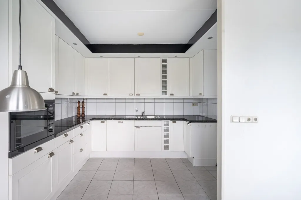 Köök - 3-Bedroom Apartment with Water View in Maassluis