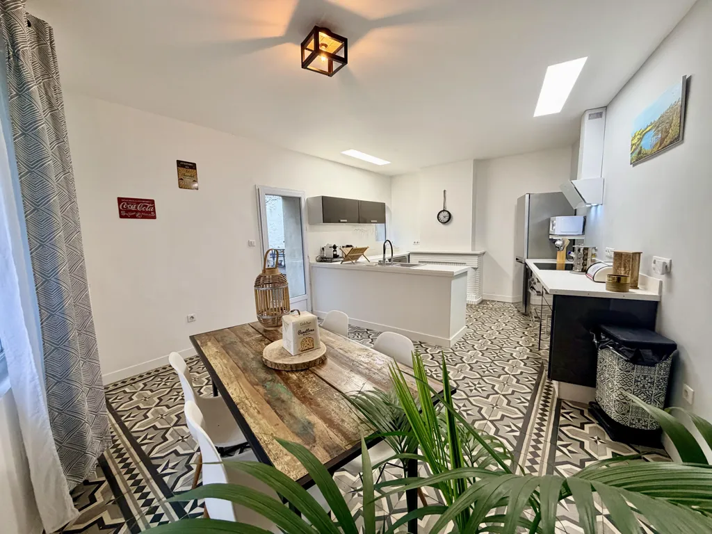 Cuisine - Maison Bourgeoise avec Piscine au Centre de Bessan