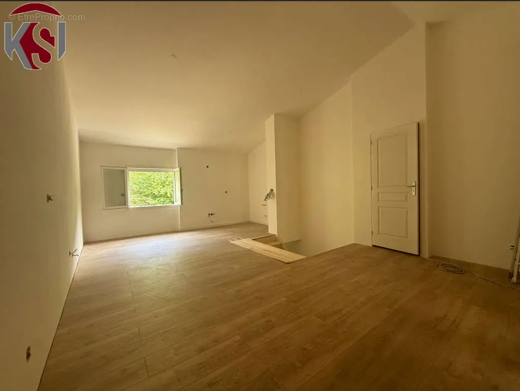 Toad - New Duplex Apartment in Rians