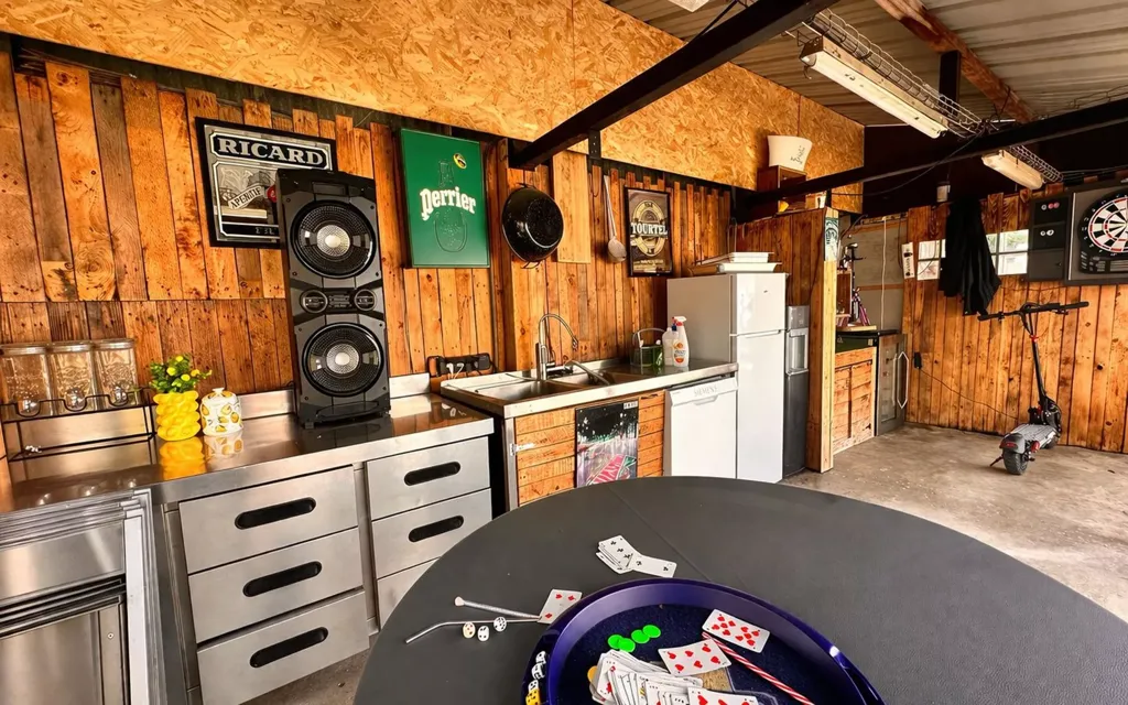 Garage - Charming Maison with Garden in Montreuil