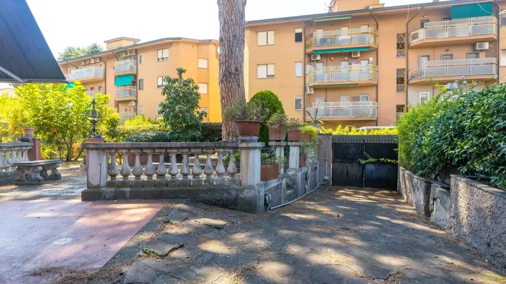 Terrass - Three-Bedroom Apartment with Garden in Garbatella, Rome