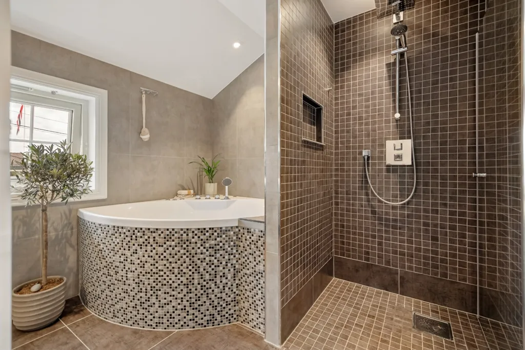 Salles de bain - Sunny Detached House with Terrace in Nadderud