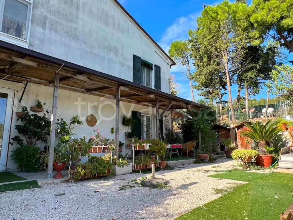 Välivaade - Semi-Detached House with Pool near Pesaro