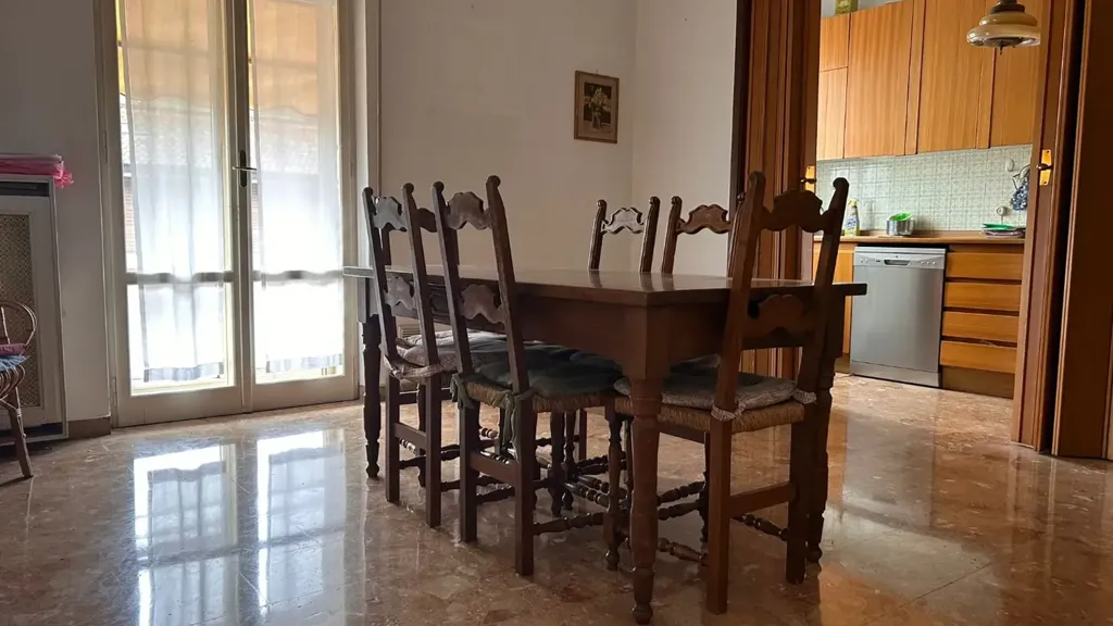 Salle à manger - Apartment with Terrace in Piacenza