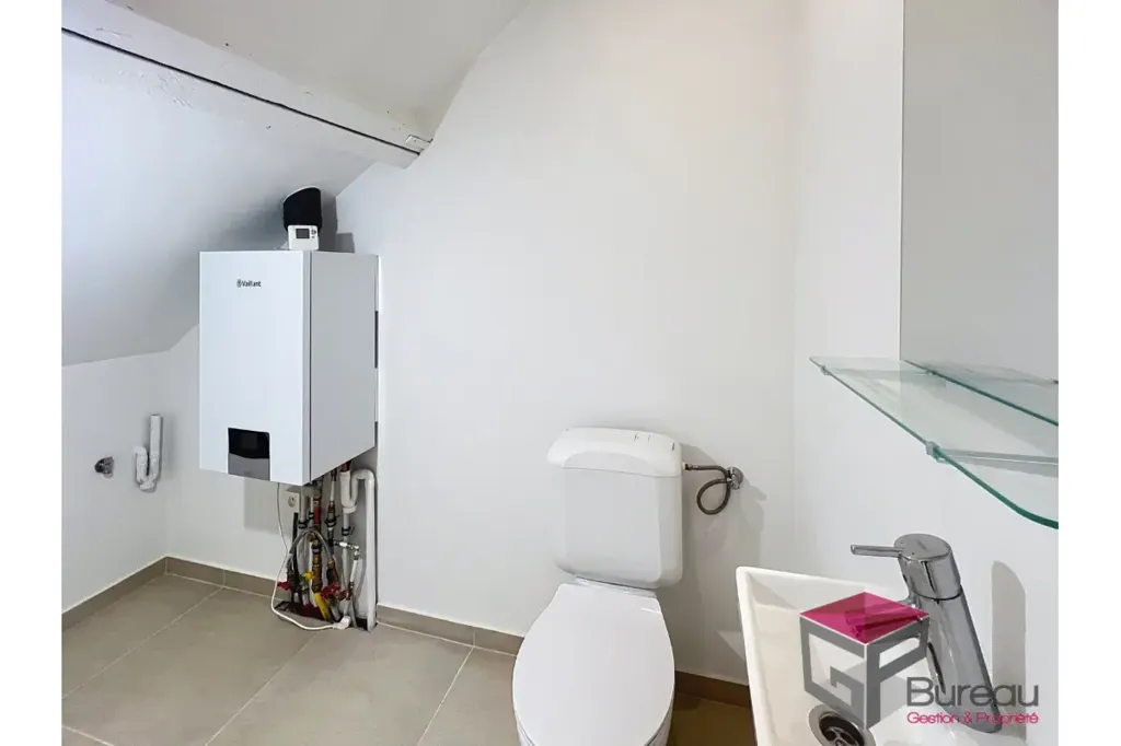 Salles de bain - Appartement Duplex avec Cuisine Super Équipée à Laeken