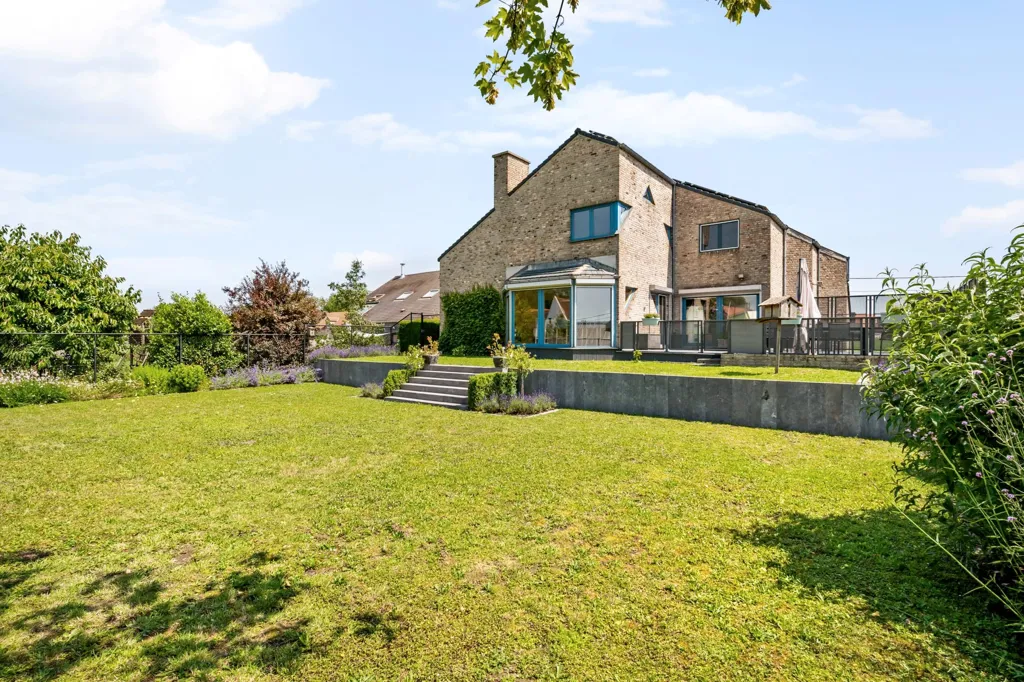 Giardino - Villa with Playful Architecture in Nieuwerkerken