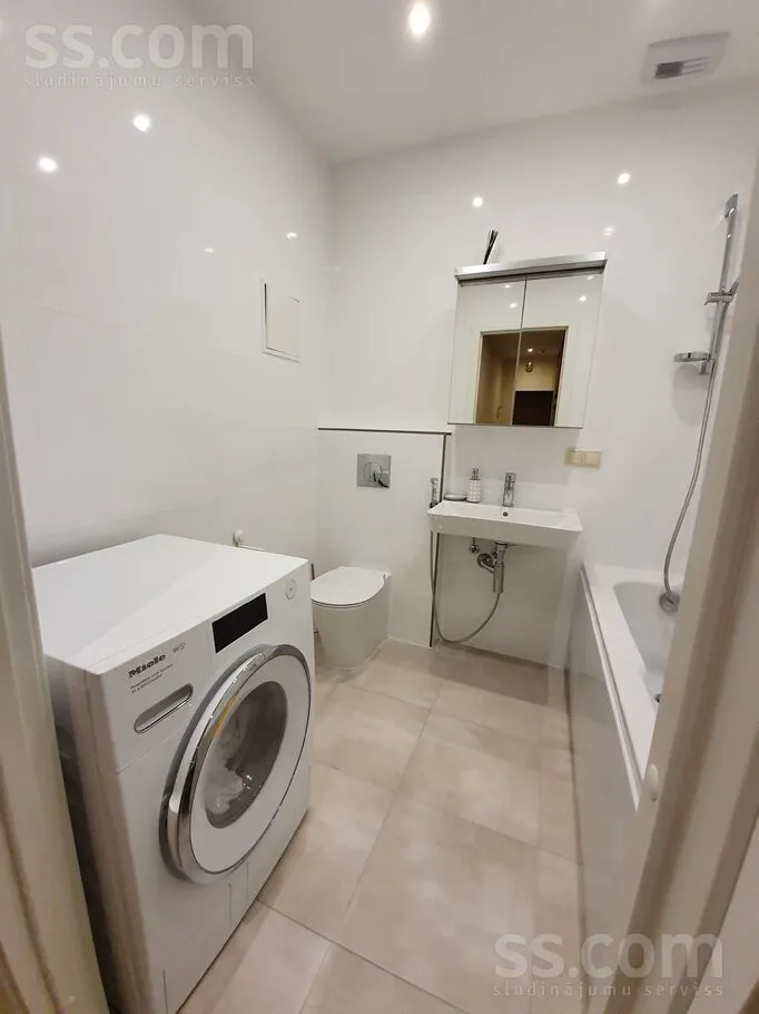 Vannitoad - Modern Apartment with Central Location in Riga