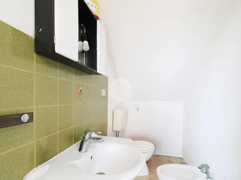 Badezimmer - Semi-Independent House with Solar Panels in Atri