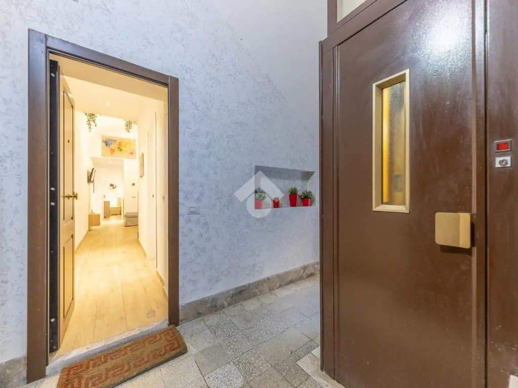 Entrée - Elegant 3-Room Apartment in Central Rome