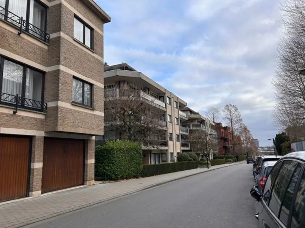 Välivaade - Spacious Apartment with Terrace in Woluwe-Saint-Lambert