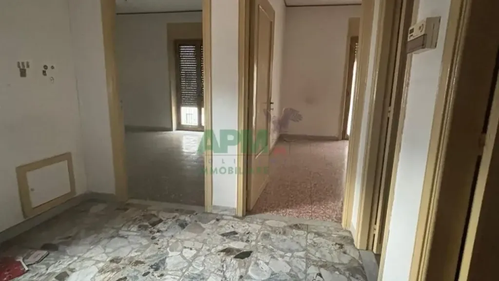 Esik - Spacious Apartment with Balcony in Cosenza Centre