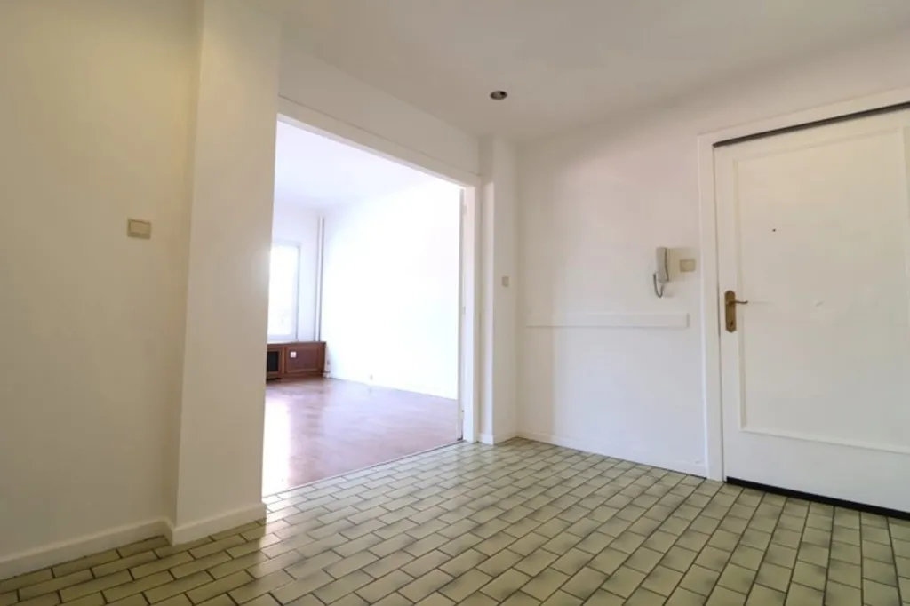 Entrée - Appartement Lumineux avec Cave à Liège