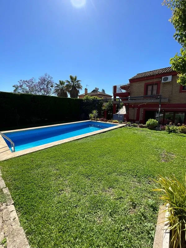 Pool - Chalet with Pool and Terrace in Montequinto
