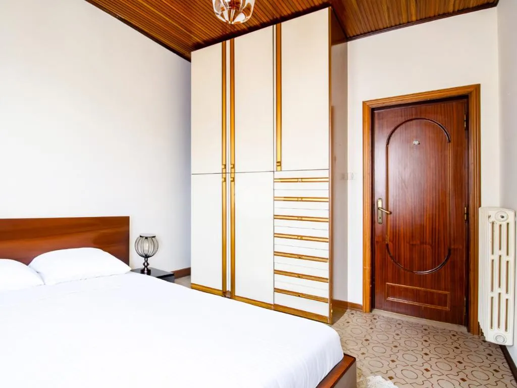Chambres - Spacious 4-Room Apartment with Garage in Atri