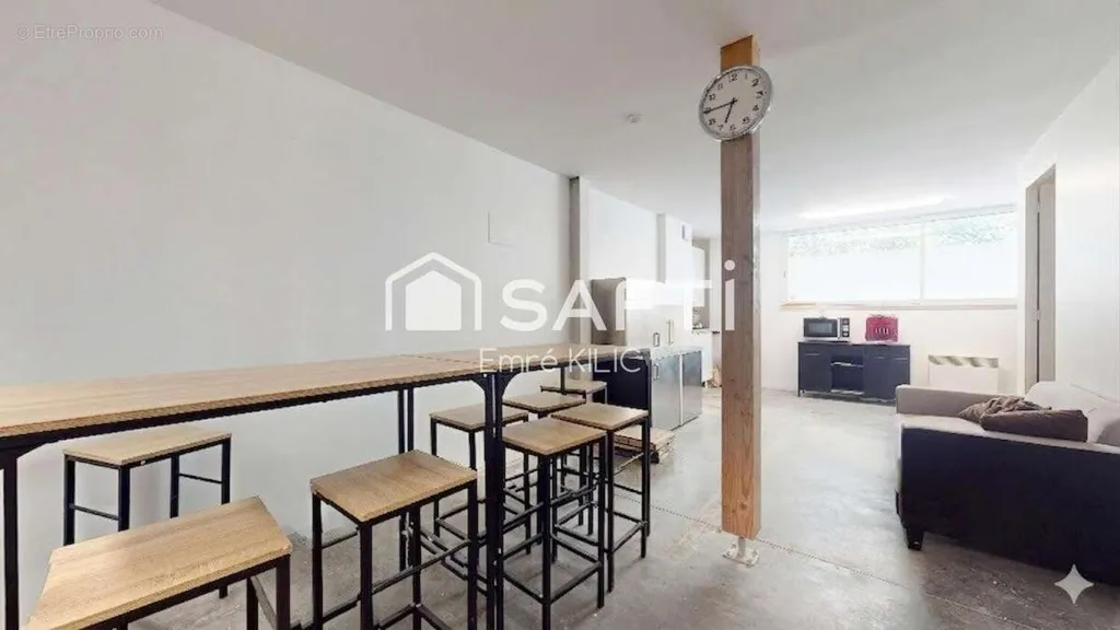 Living Room - Commercial Space with Parking in Saint-Jean-d'Illac