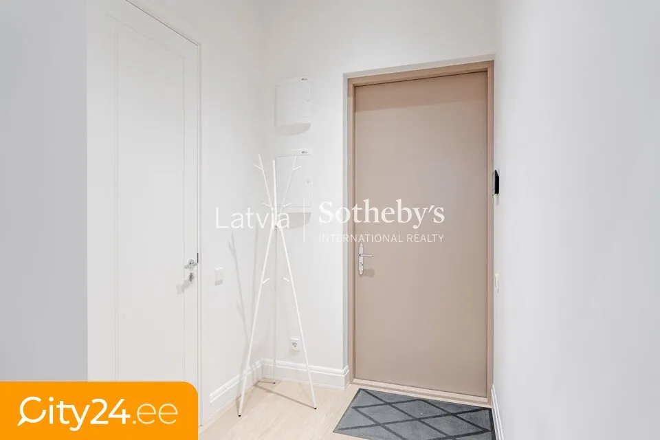 Entrée - Studio Apartment with Historical Charm in Riga Centre