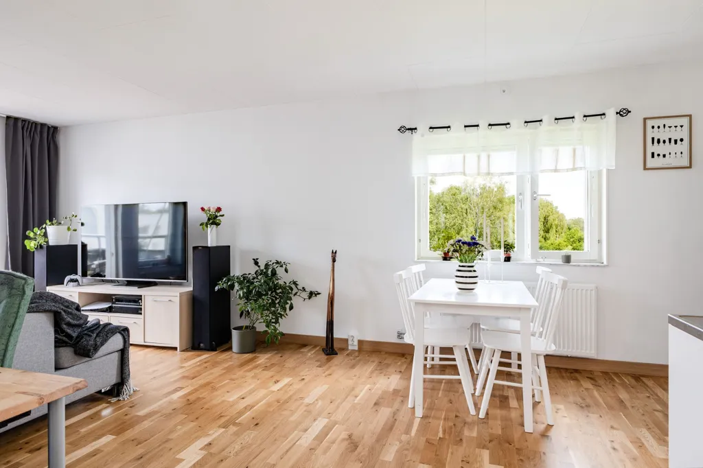 Séjour - Bright Two-Bedroom with Balcony in Åkersberg