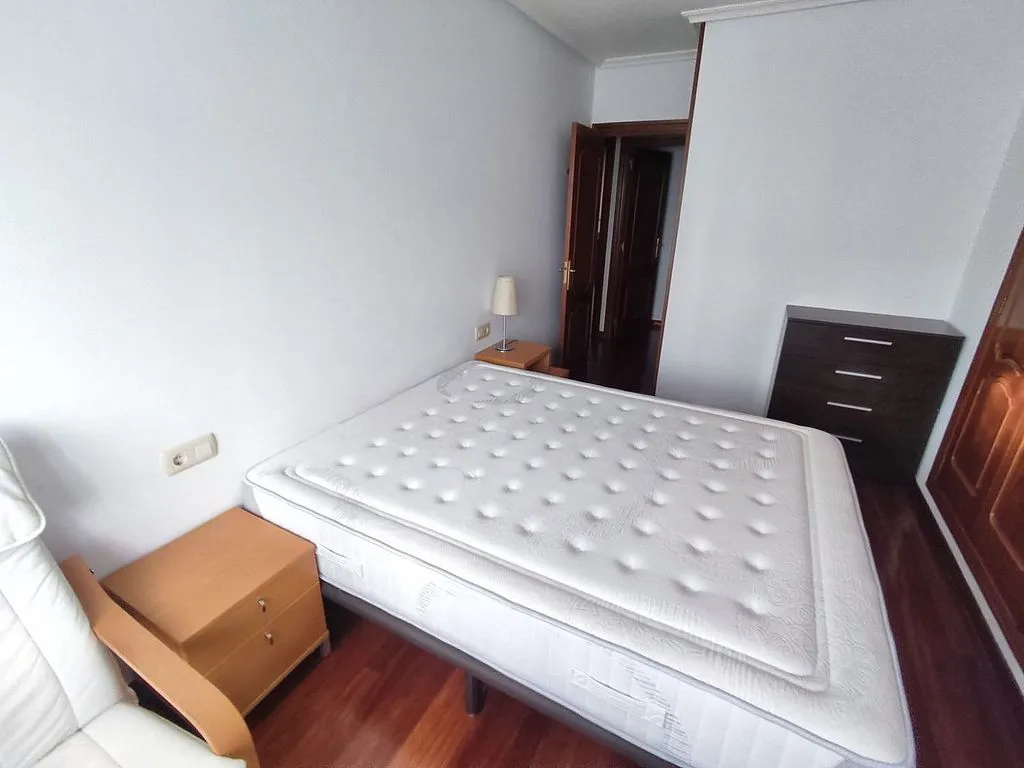 Chambres - 2-Bedroom Apartment with Garage in Ourense Centre