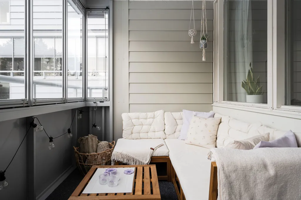 Balkon - Charming Two-Bedroom Flat with West-Facing Balcony in Skellefteå