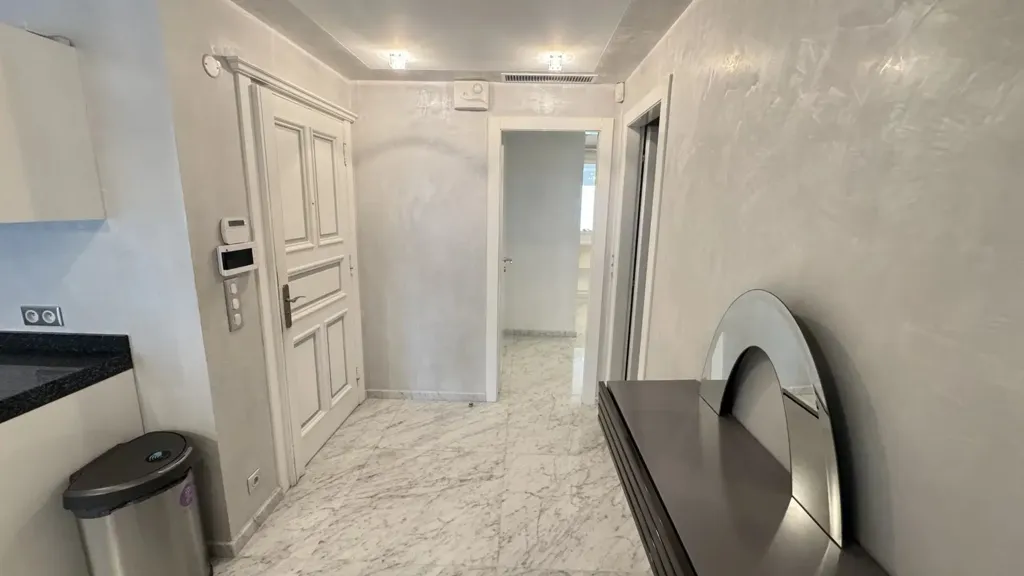 Esik - Luxury Apartment with Terrace on Croisette, Cannes