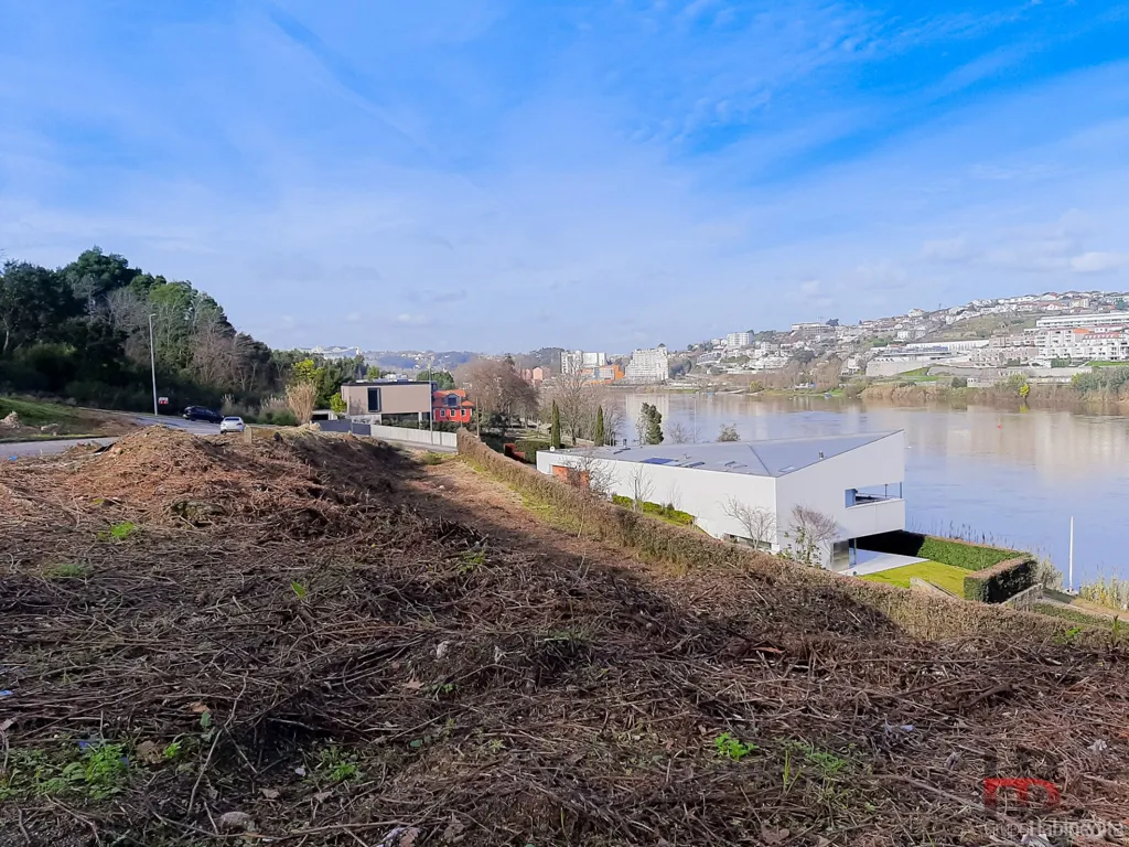 Aed - Construction Plot with River Views in Vila Nova de Gaia