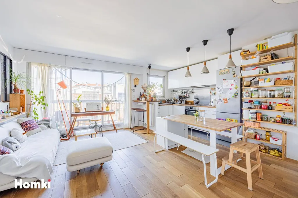 Séjour - Appartement T2 avec Balcon à Paris 75018