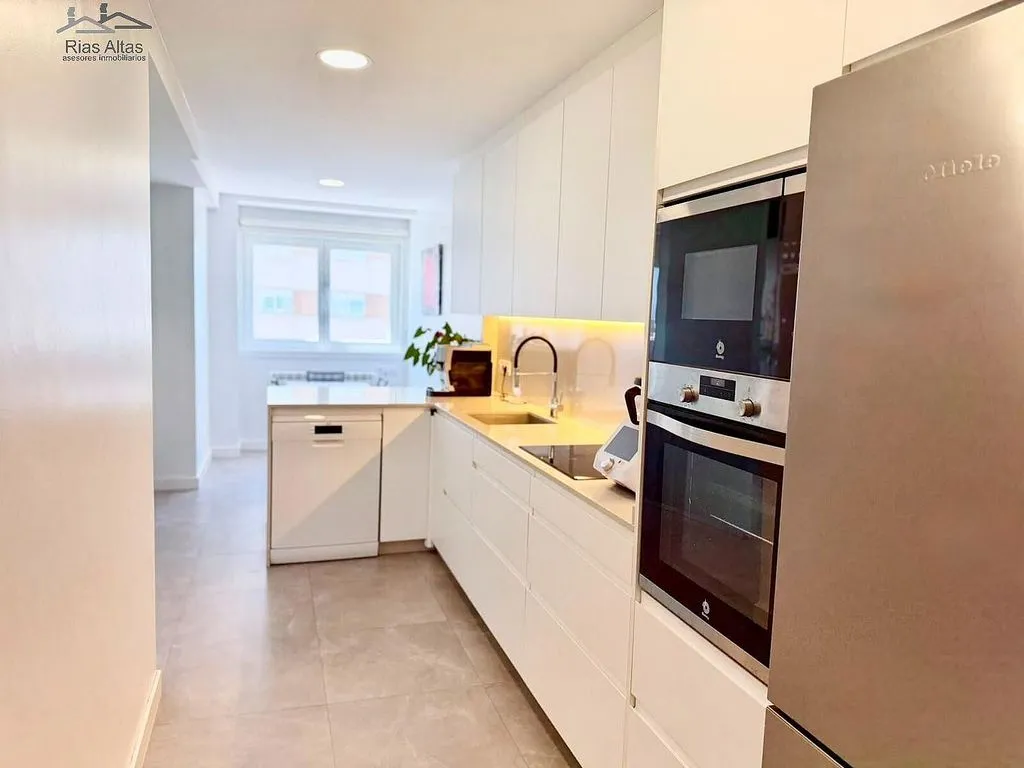 Cucina - Modernised Apartment with Sea View on Avenida del Ejército