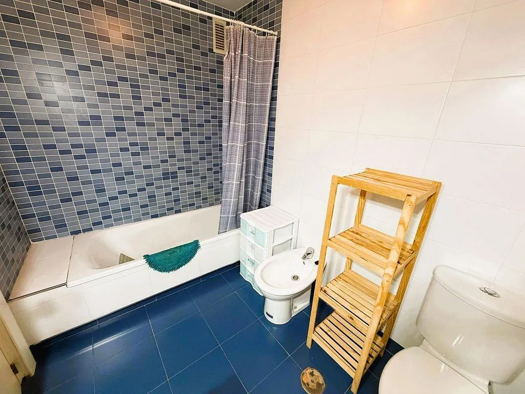 Vannitoad - City Centre Apartment with Balcony in Sagrario