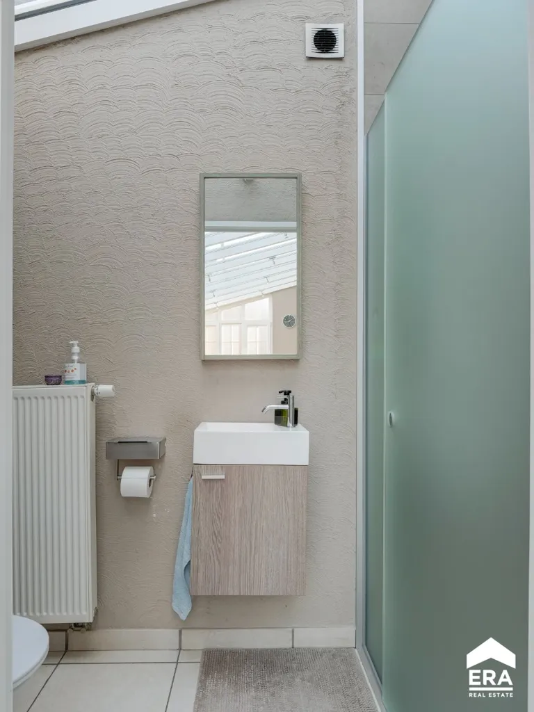 Salles de bain - Maison avec Jardin et Jacuzzi à Nieuwerkerken