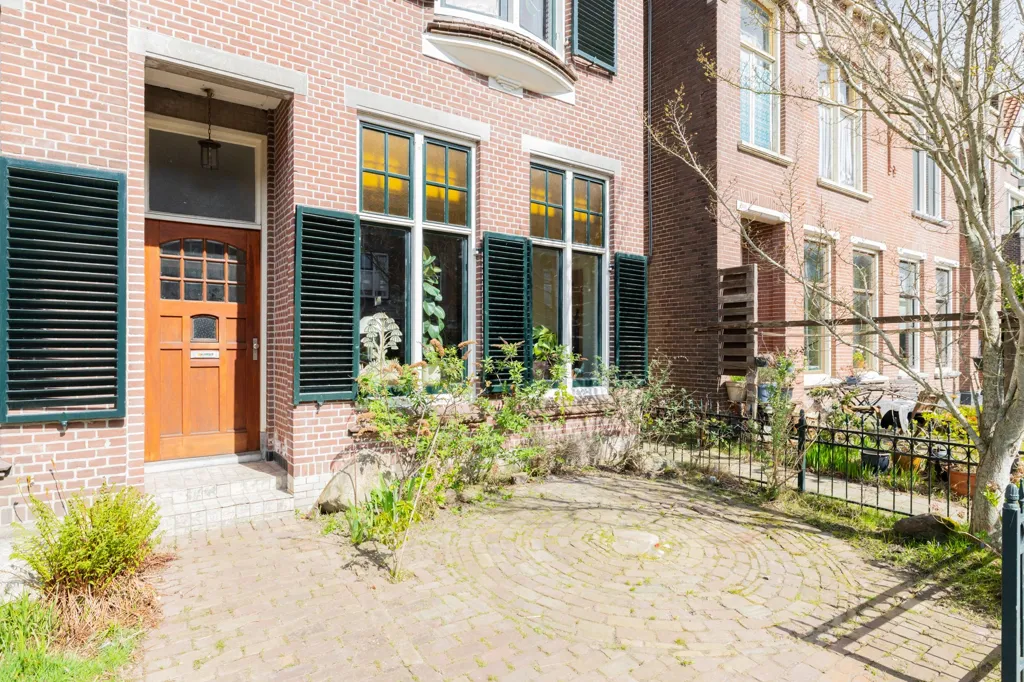 Välivaade - Monumental House with Deep Garden in Assen