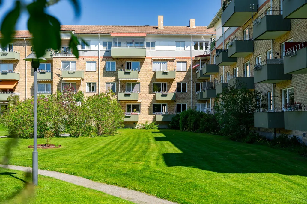 Giardino - Charming Through-Flat with South-West Balcony in Luthagen