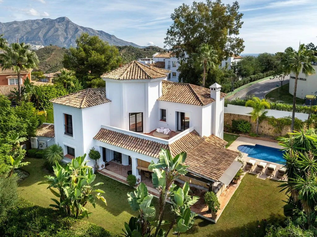 Välivaade - Luxury Detached House with Pool in La Quinta, Marbella