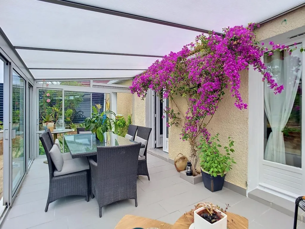 Terrass - Quiet House with Veranda in Avrillé