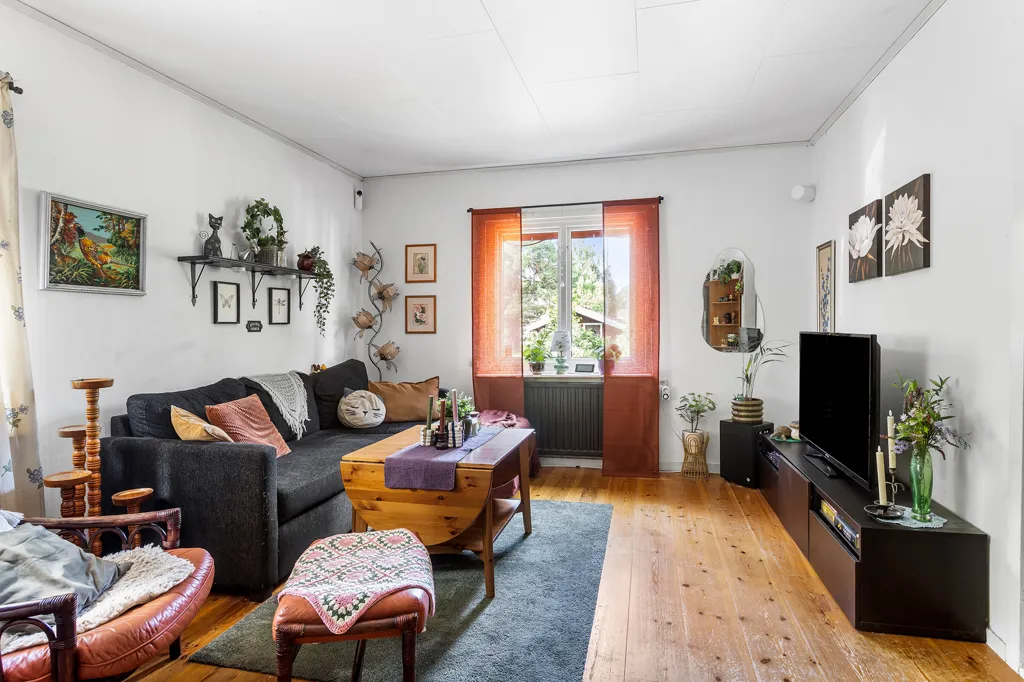 Living Room - 1-Storey Villa with Garden in Alberga