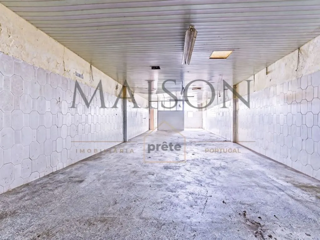 Garage - Historic House with Commercial Space in Penafiel