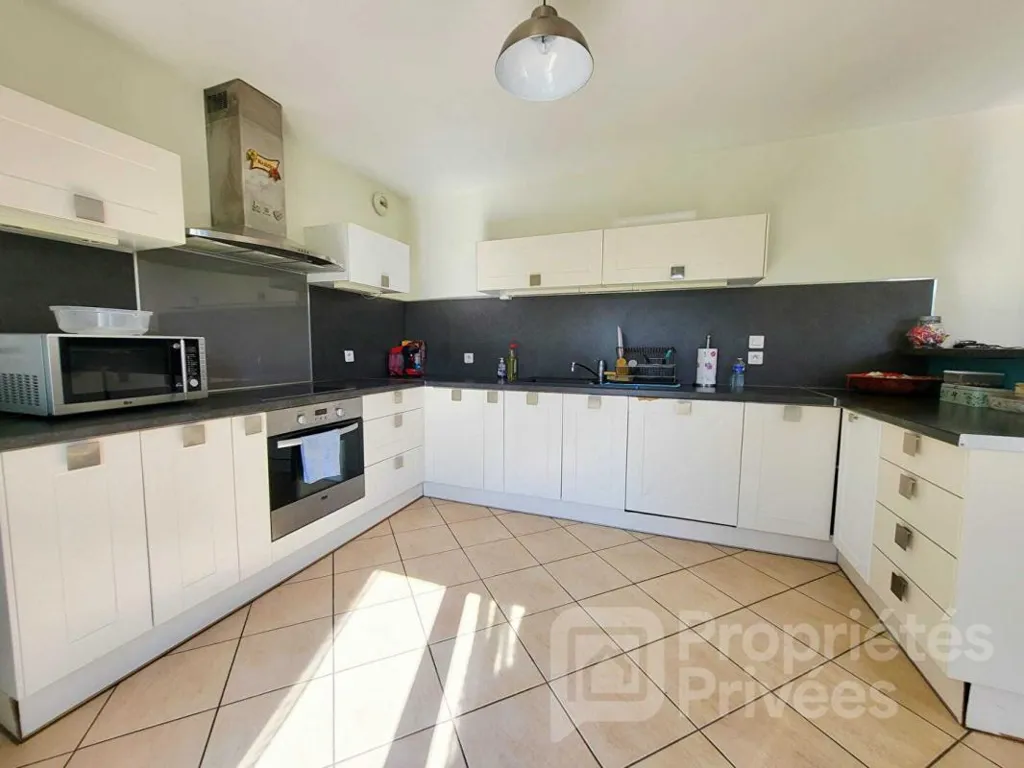 Cuisine - Maison Moderne avec Jardin à Sermaises