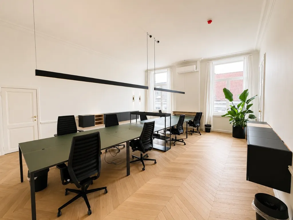 Office - Office Space per Desk in Central Gent
