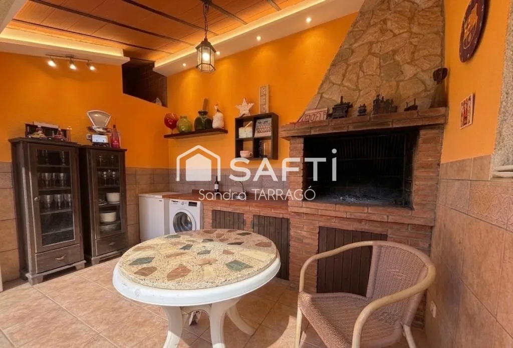 Terrass - Family House with Pool in Cunit