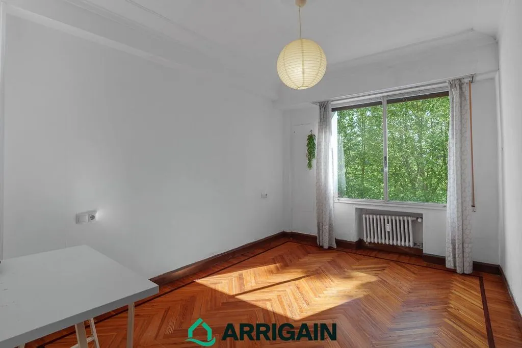 Toad - 5-Bedroom Flat with River Views in San Sebastián