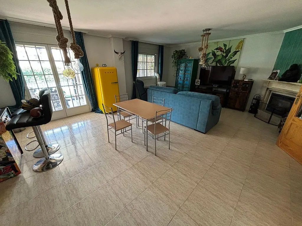 Salle à manger - Pared Chalet with Pool in Belvalle