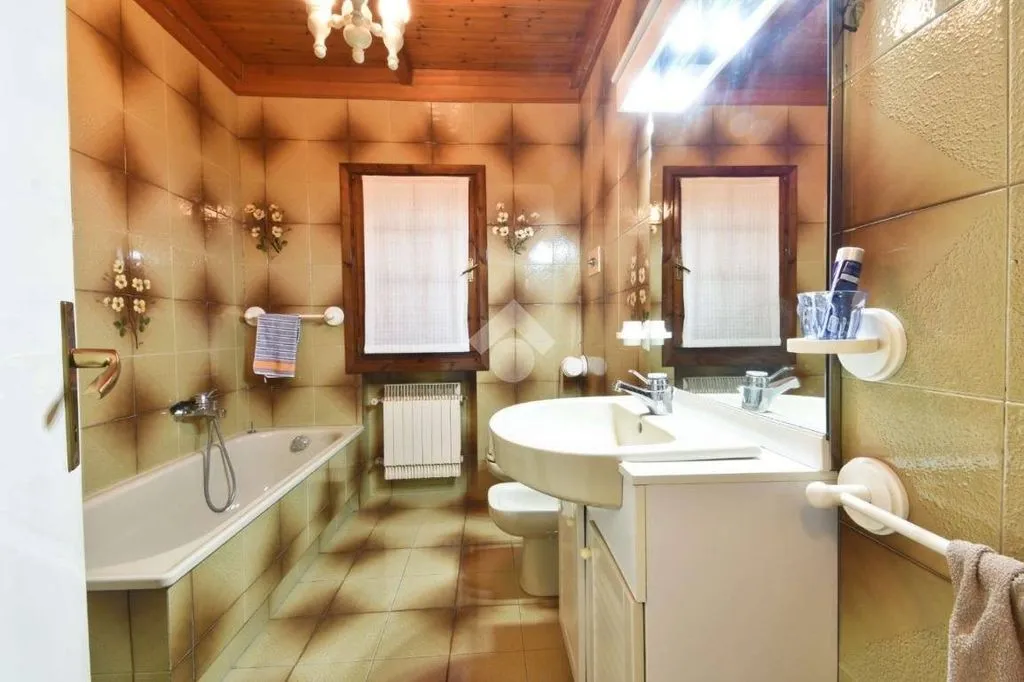 Salles de bain - Luxury Villa with Pool in Montescudo