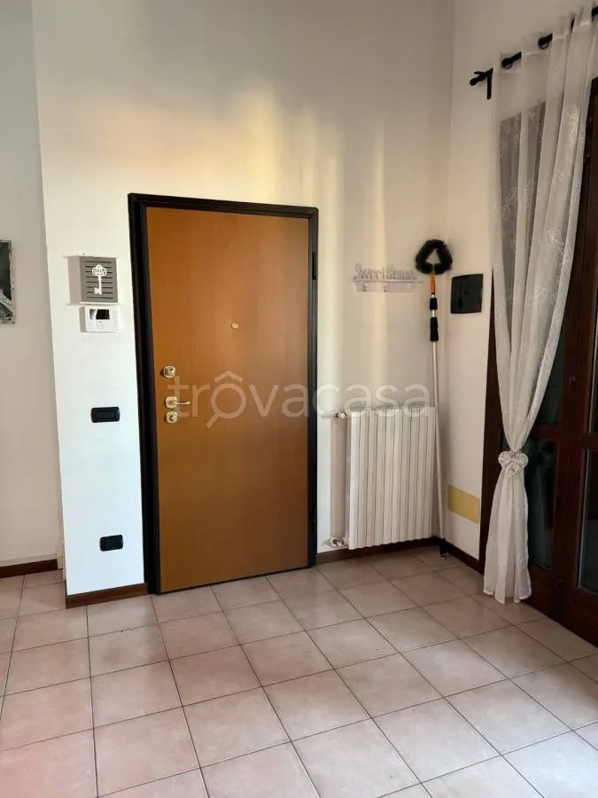 Entrée - Elegant Apartment with Garage in Cento