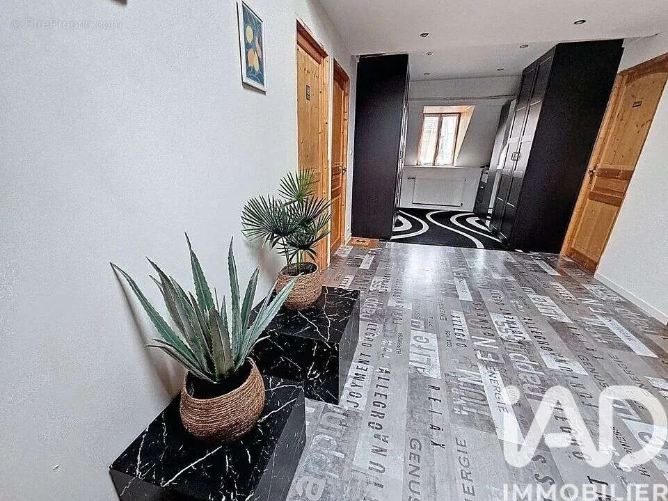 Esik - Charming Character House with Pool in Sin-Le-Noble