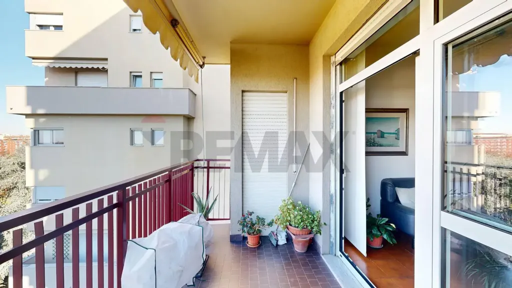 Balcon - Four-Bedroom Apartment with Balcony in Milan