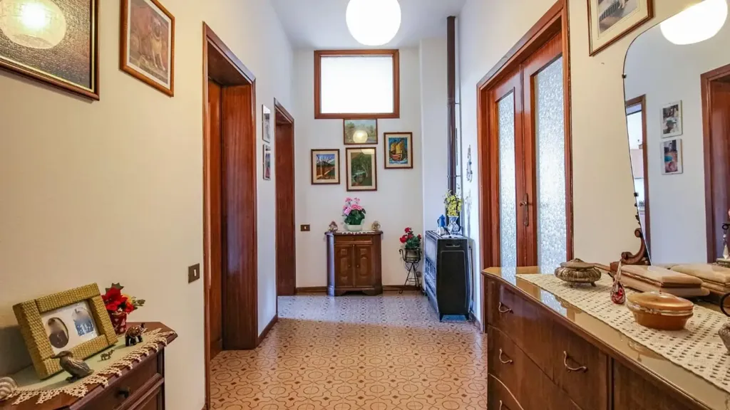Hallway - Apartment with Balcony in Vecchiano Centre