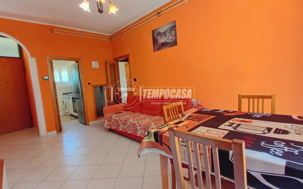 Salle à manger - Spacious 3-Bedroom Apartment in Cesate