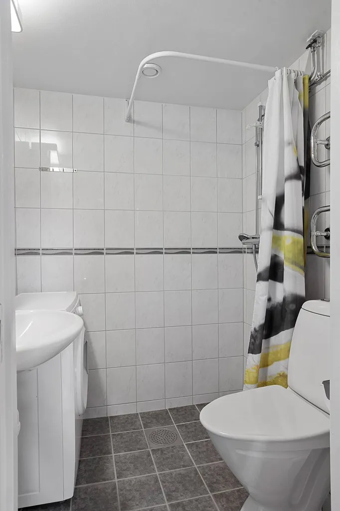Vannitoad - Modern Flat with Large Balcony in Eskilstuna