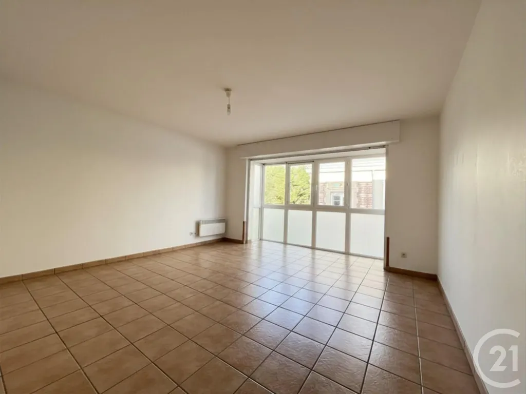 Toad - 2-Bedroom Flat with Private Parking in Chartres