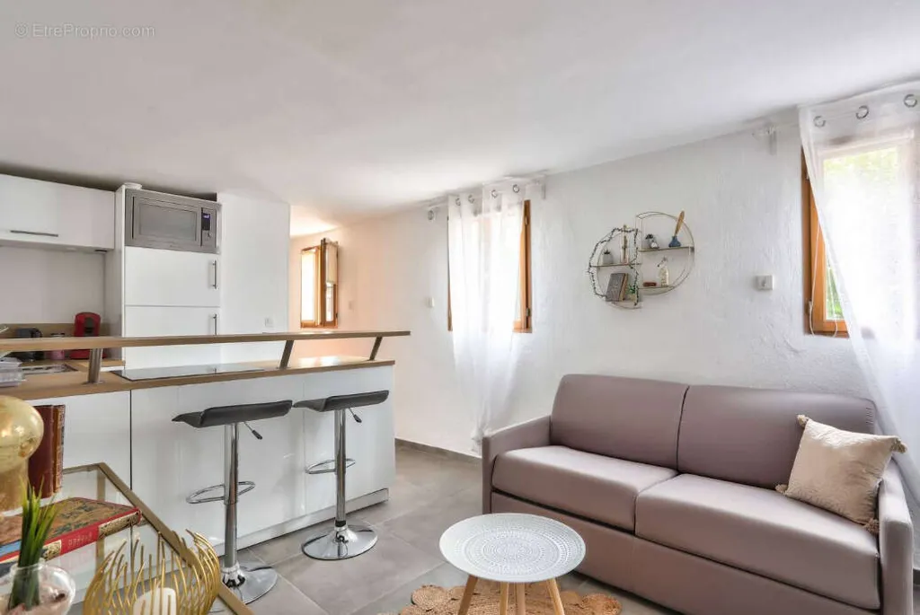Elutuba - Studio with Balcony near Nice Beaches