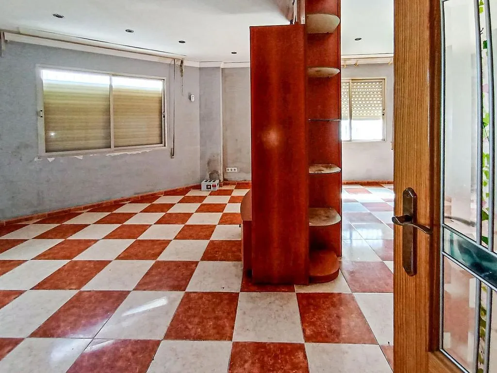 Esik - Ground Floor Flat for Renovation in Almoines